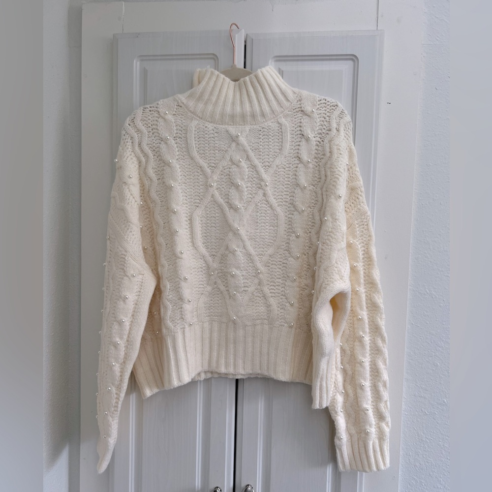 CROPPED IVORY/CREAM SWEATER WITH PEARLS